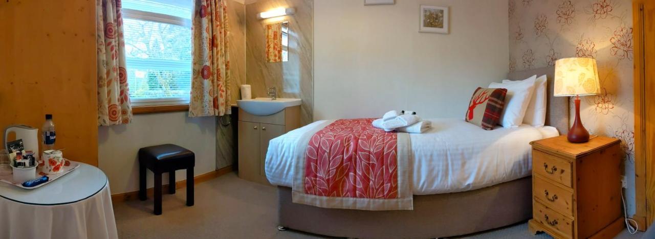 Homagen Bed & Breakfast Roybridge Exteriör bild