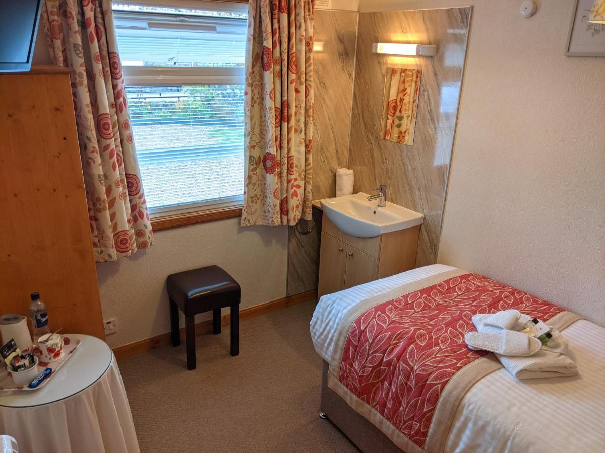 Homagen Bed & Breakfast Roybridge Exteriör bild