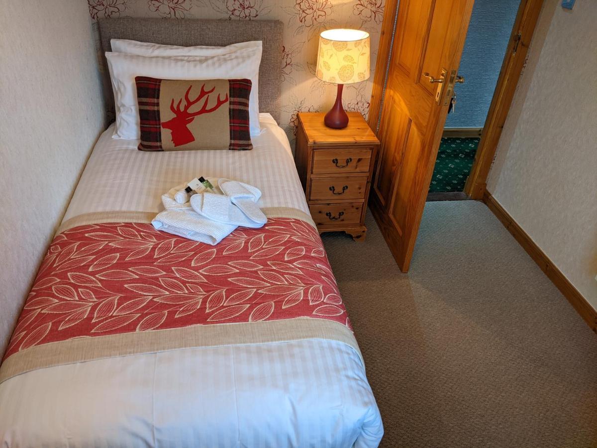 Homagen Bed & Breakfast Roybridge Exteriör bild
